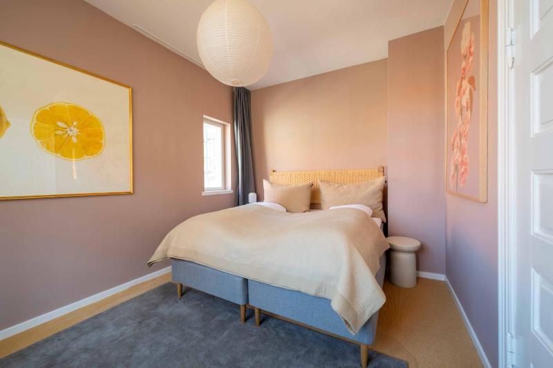 Lovely Apartment Overlooking King's Garden - image 13