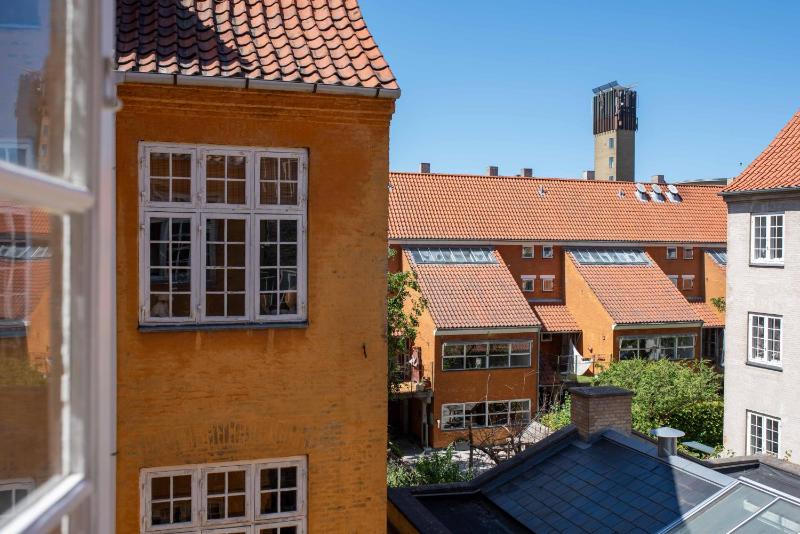Lovely Apartment Overlooking King's Garden - image 7
