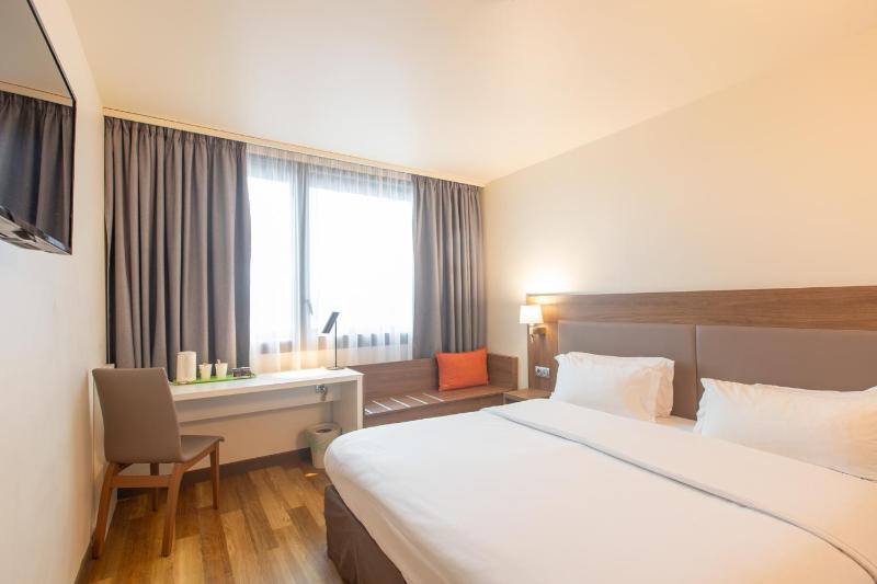 Standard Double Room image 4