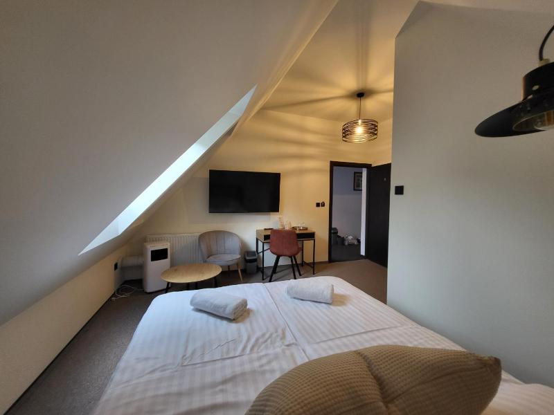 Deluxe Double Room image 3