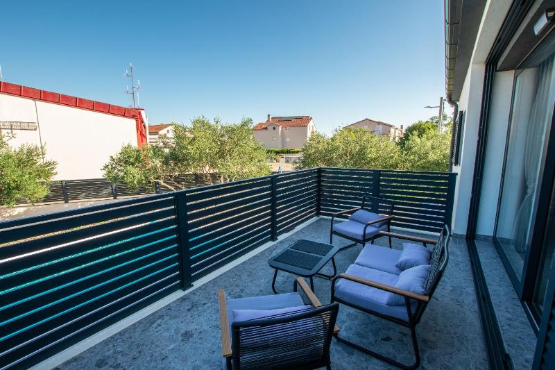 House Laura - image 2
