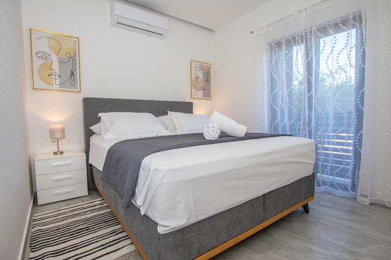 House Laura - image 7