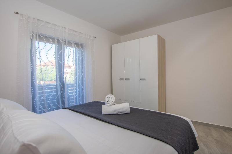 House Laura - image 11