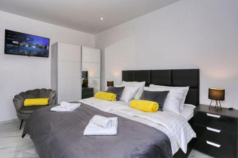 Apartment Viktor - image 11