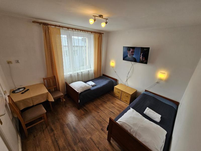 Standard Twin Room image 2