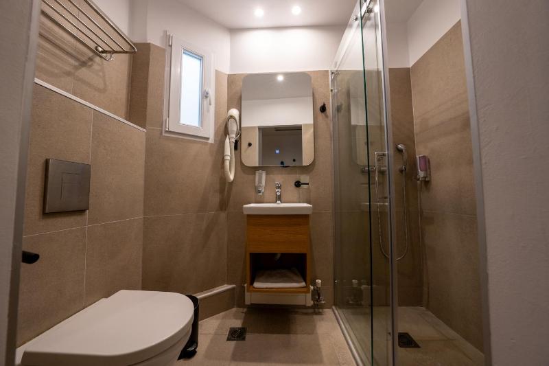 Deluxe Double Room with Balcony and Sea View image 2