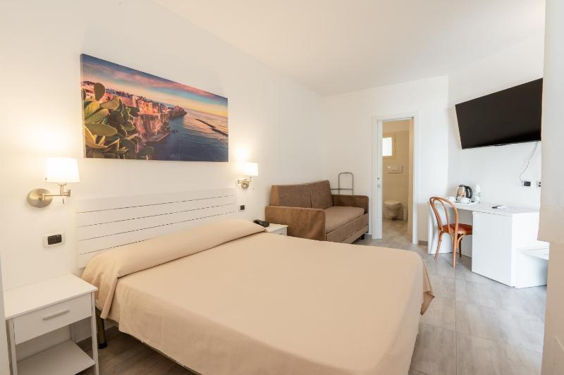 Superior Quadruple Room image 3