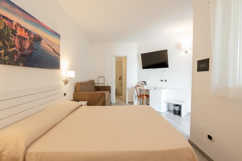 Superior Quadruple Room image 4