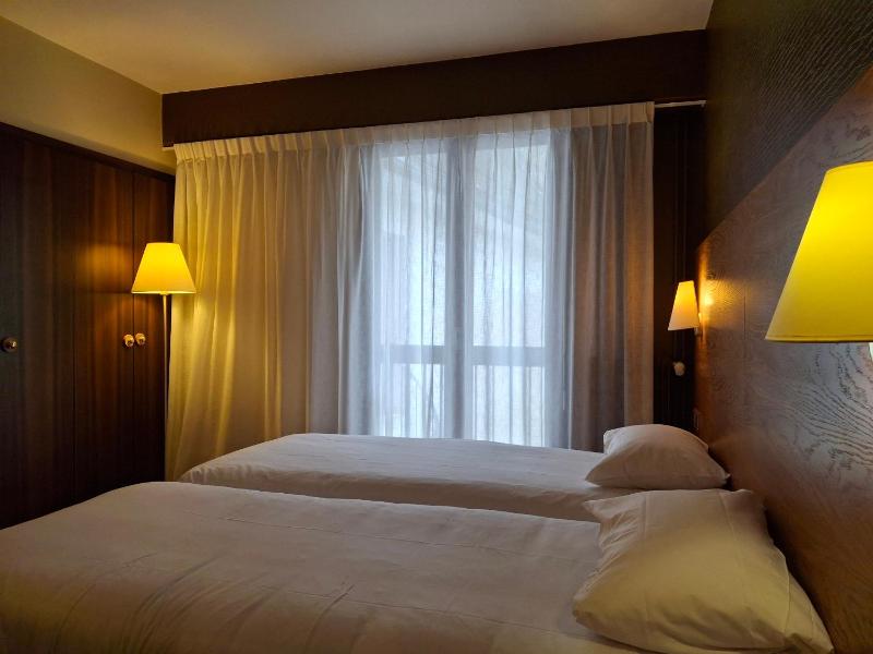 Twin Room image 1