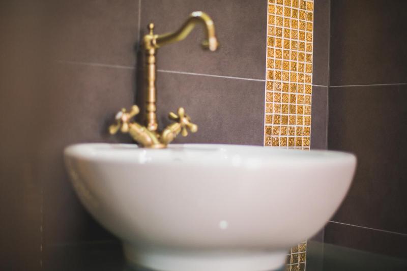 King Suite with Balcony image 2