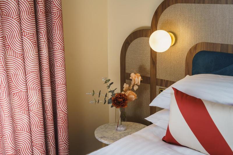 Superior Double Room image 3