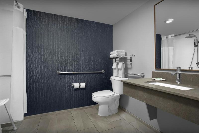 Fairfield Inn & Suites by Marriott Sarasota Lakewood Ranch - image 4