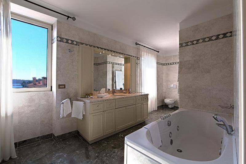 Superior Suite with Sea View image 4