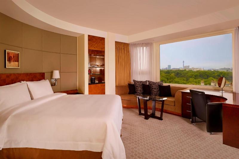 Executive Room, Guest room, 1 King, City view image 2