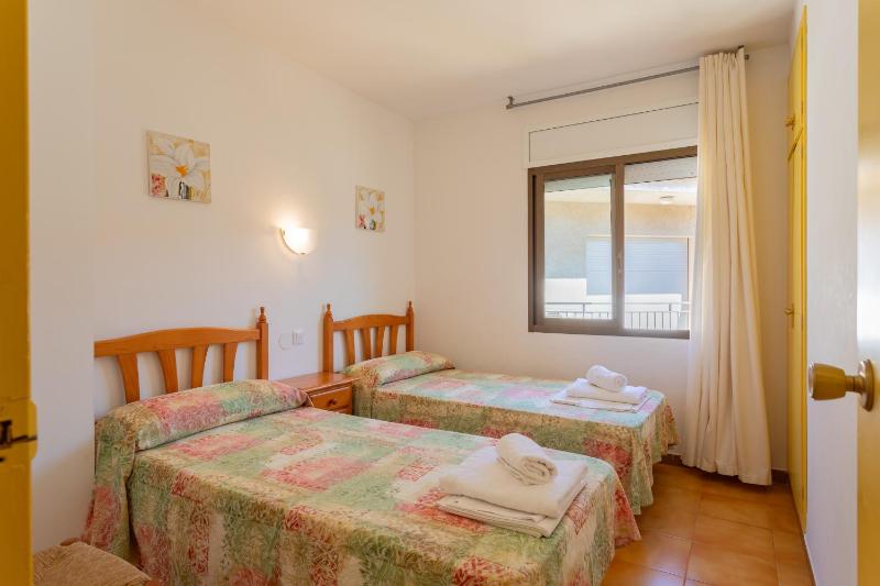Two-Bedroom Apartment without terrace (4-6 Adults) image 4