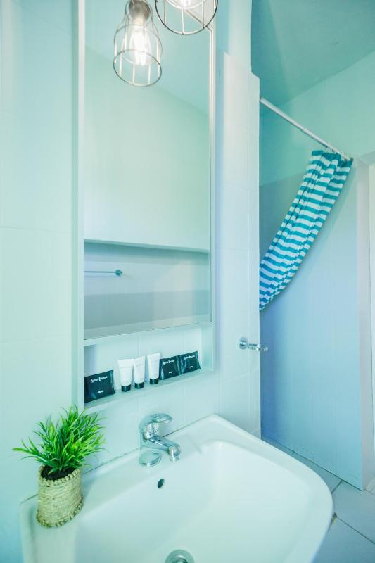 Studio (3 Adults) image 3