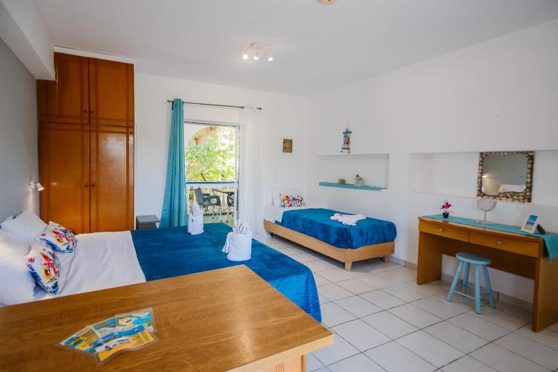 Studio (3 Adults) image 1