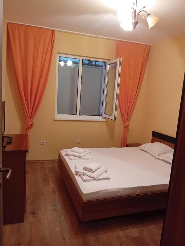 One-Bedroom Apartment image 2