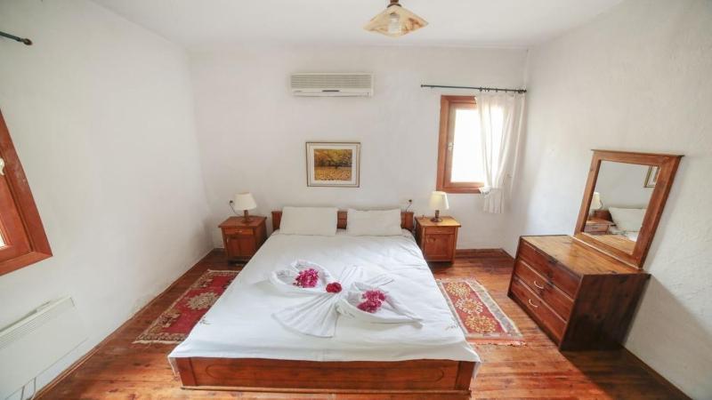 Five-Bedroom House image 4