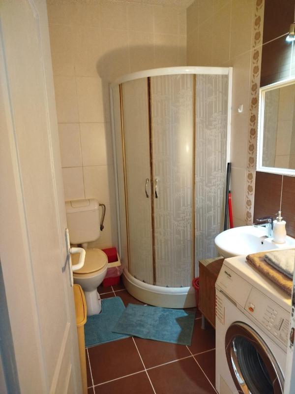 One-Bedroom Apartment image 2