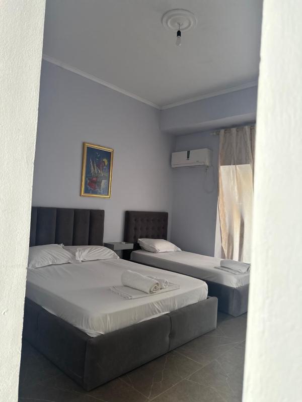 Almer room 2 - image 11
