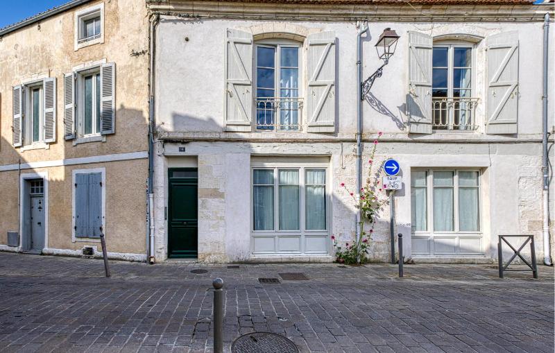 Gorgeous Apartment In La Rochelle With Wifi - image 1