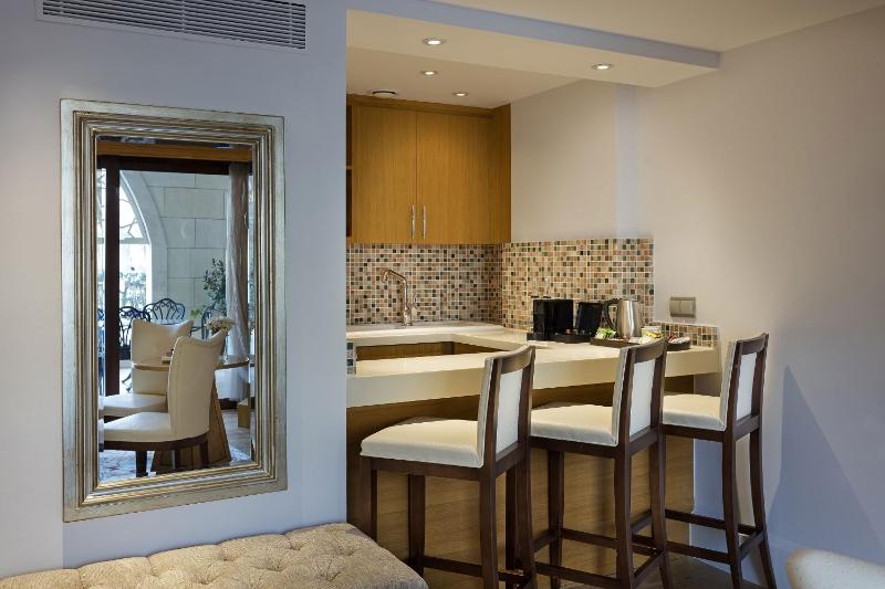 Premium Pool Duplex Suite Swim-up image 3