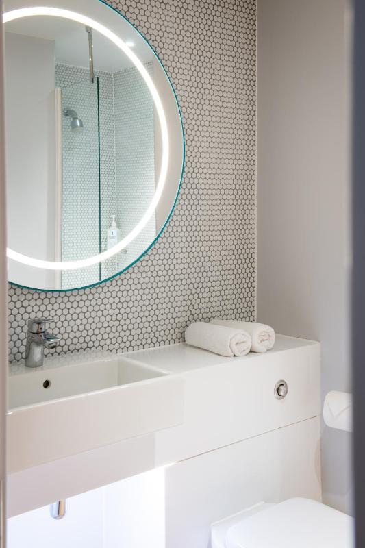 Standard Double Room image 3