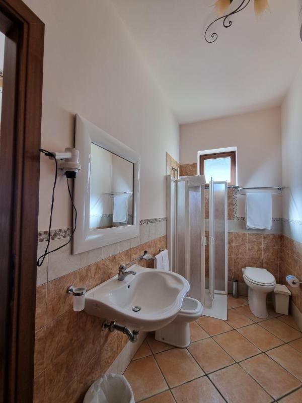 Economy Double or Twin Room image 4