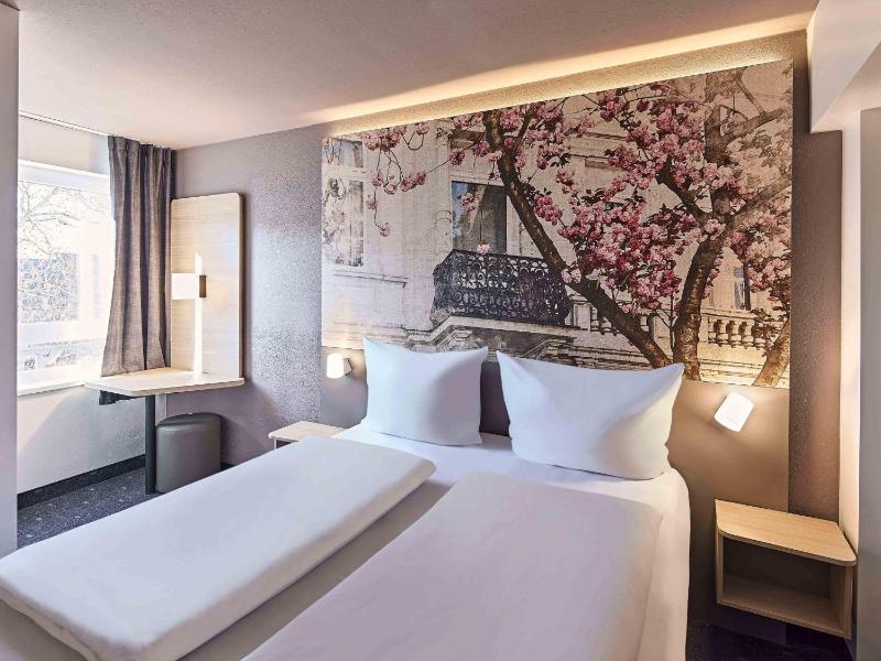 Double Room image 1