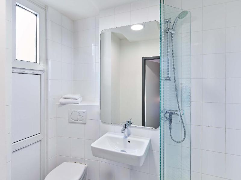 Double Room image 2