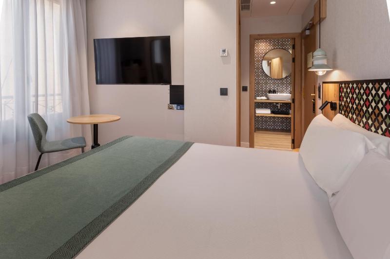 Premium Double or Twin Room image 3