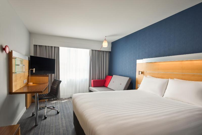 Standard Double Room with Single Sofa Bed and Free Hot Breakfast image 1