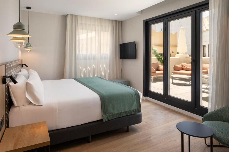 Junior Suite with Private Pool image 3