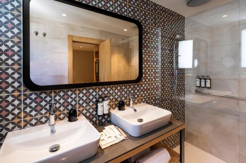 Junior Suite with Private Pool image 2