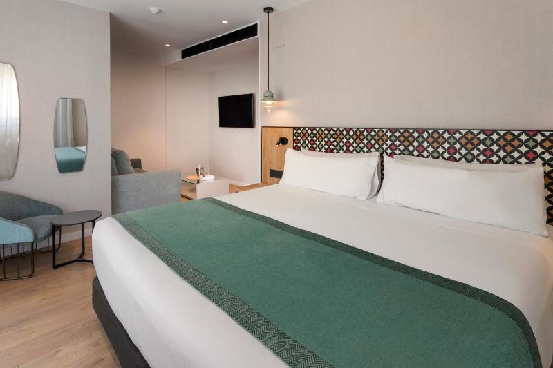 Junior Suite with Private Pool image 4