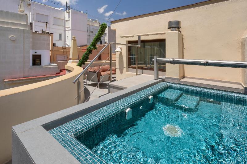 Junior Suite with Private Pool image 1