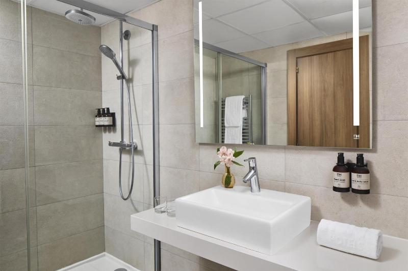 Standard Double or Twin Room image 4