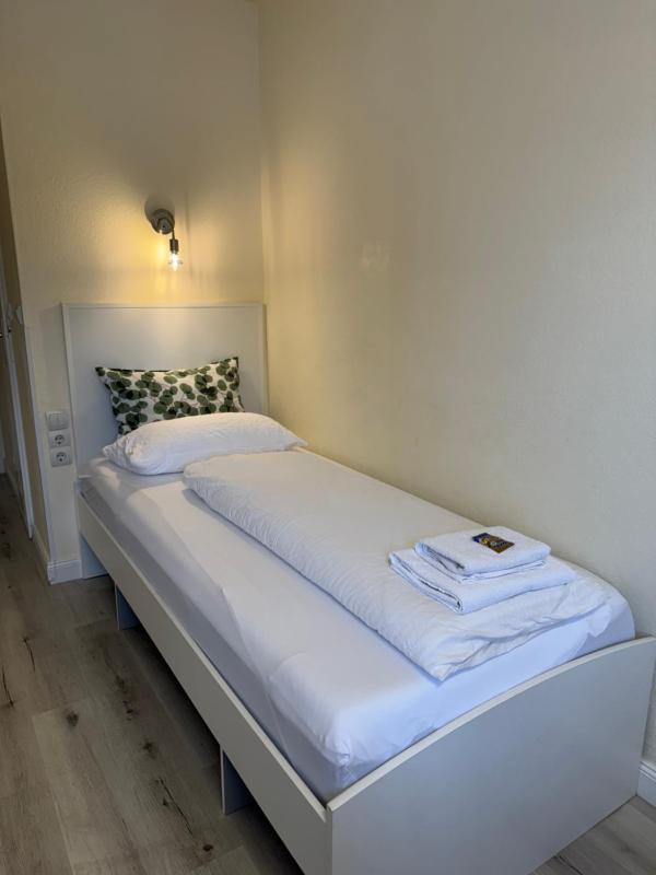 Single Room image 3