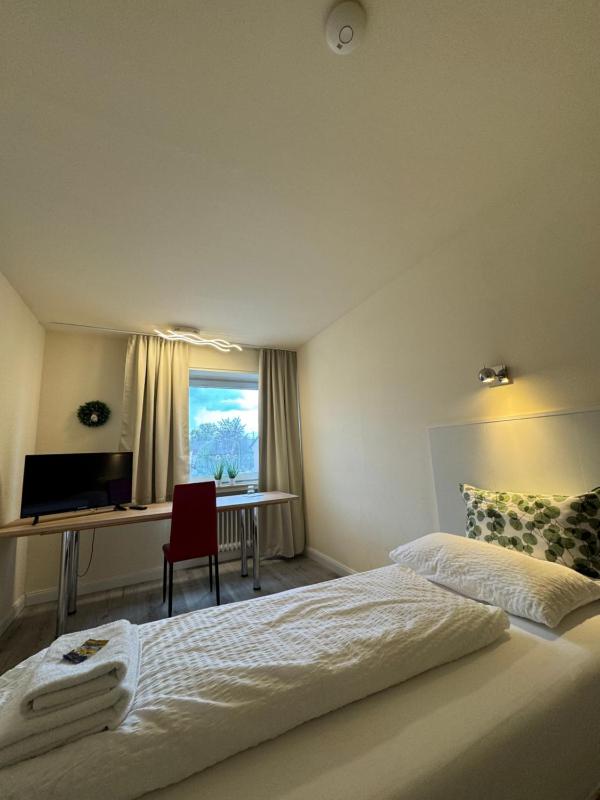 Single Room image 4