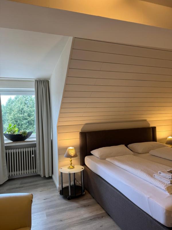 Double Room image 3