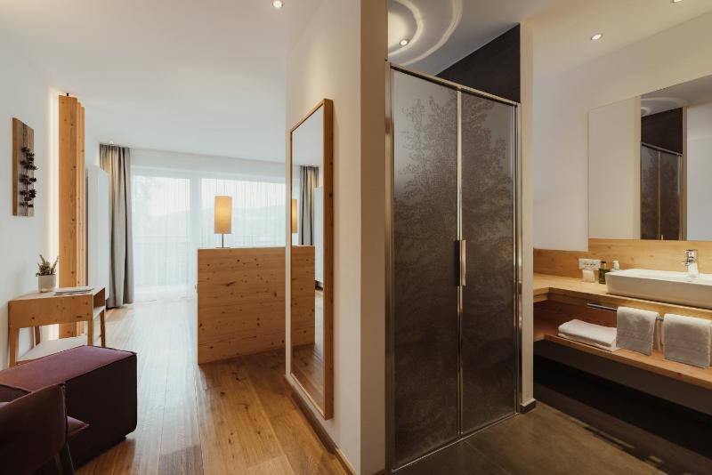 Double or Twin Room image 3