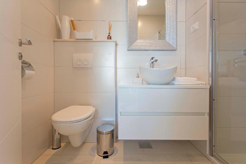 Superior One-Bedroom Apartment with Terrace and Sea View image 4