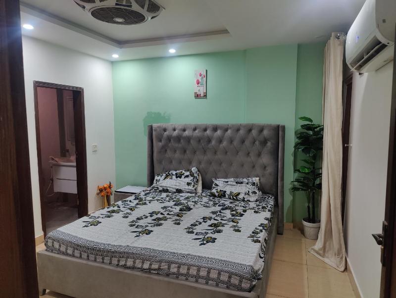 Two bed furnished apartment - image 14