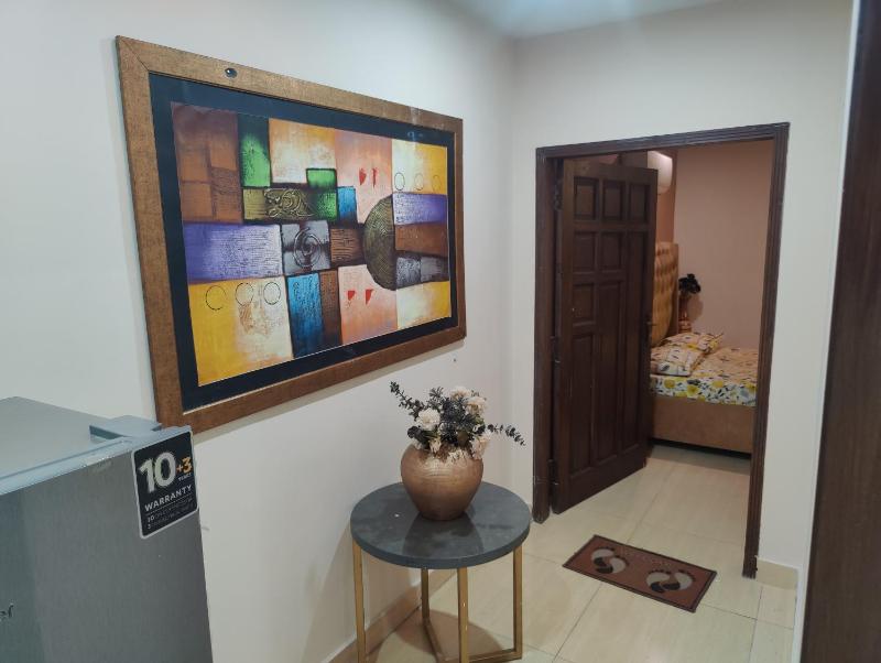 Two bed furnished apartment - image 8