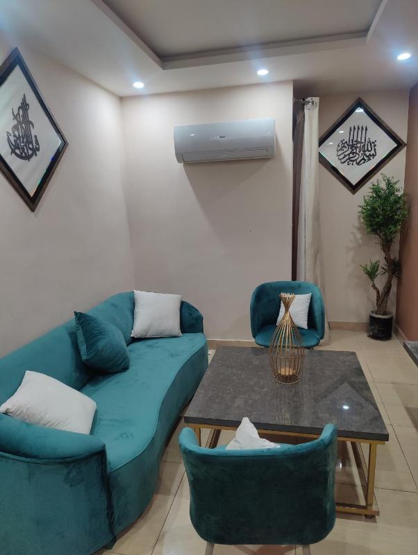 Two bed furnished apartment - image 2