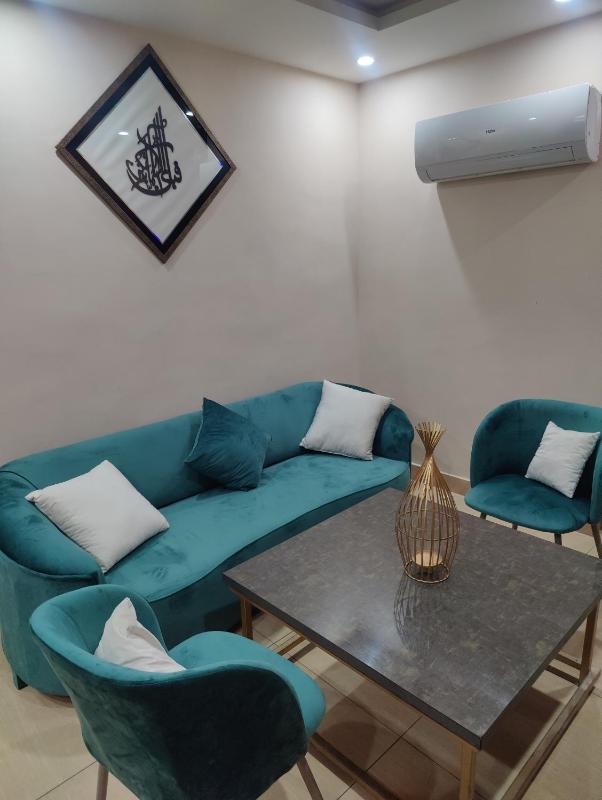 Two bed furnished apartment - image 5