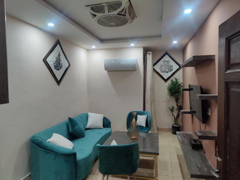 Two bed furnished apartment - image 9