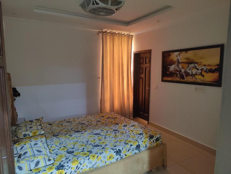 Two bed furnished apartment - image 16