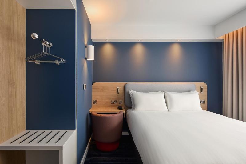 Standard Double Room with Free Hot Breakfast image 4